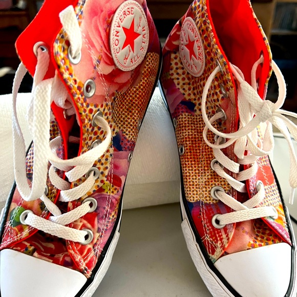 Women sizes 7.0 & 7.5 Converse, Roxy, Susina - Picture 2 of 7